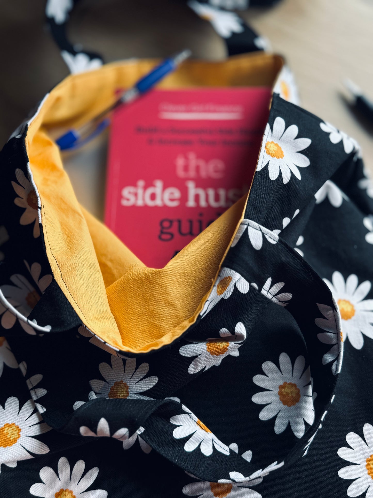 Daisy Scrunchie & Tote